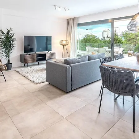 Bright 2-bedroom With A Terrace And Pool Estepona