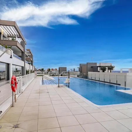 Bright 2-bedroom With A Terrace And Pool Lejlighed *