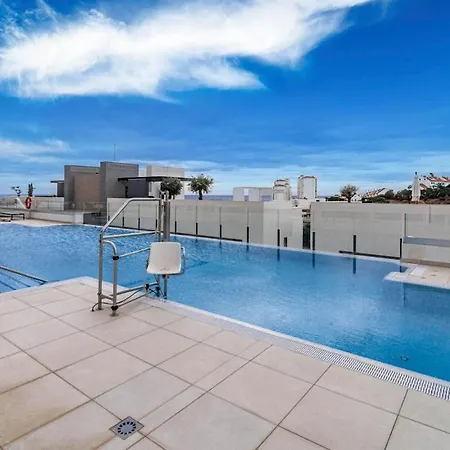Apartament Bright 2-bedroom With A Terrace And Pool