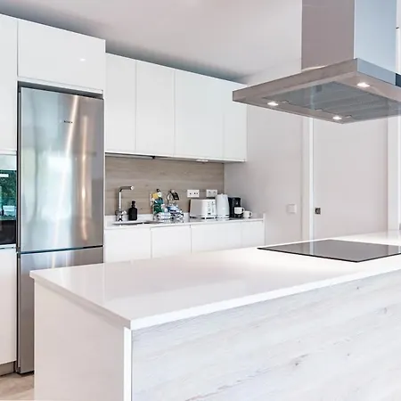 Bright 2-bedroom With A Terrace And Pool Apartament *